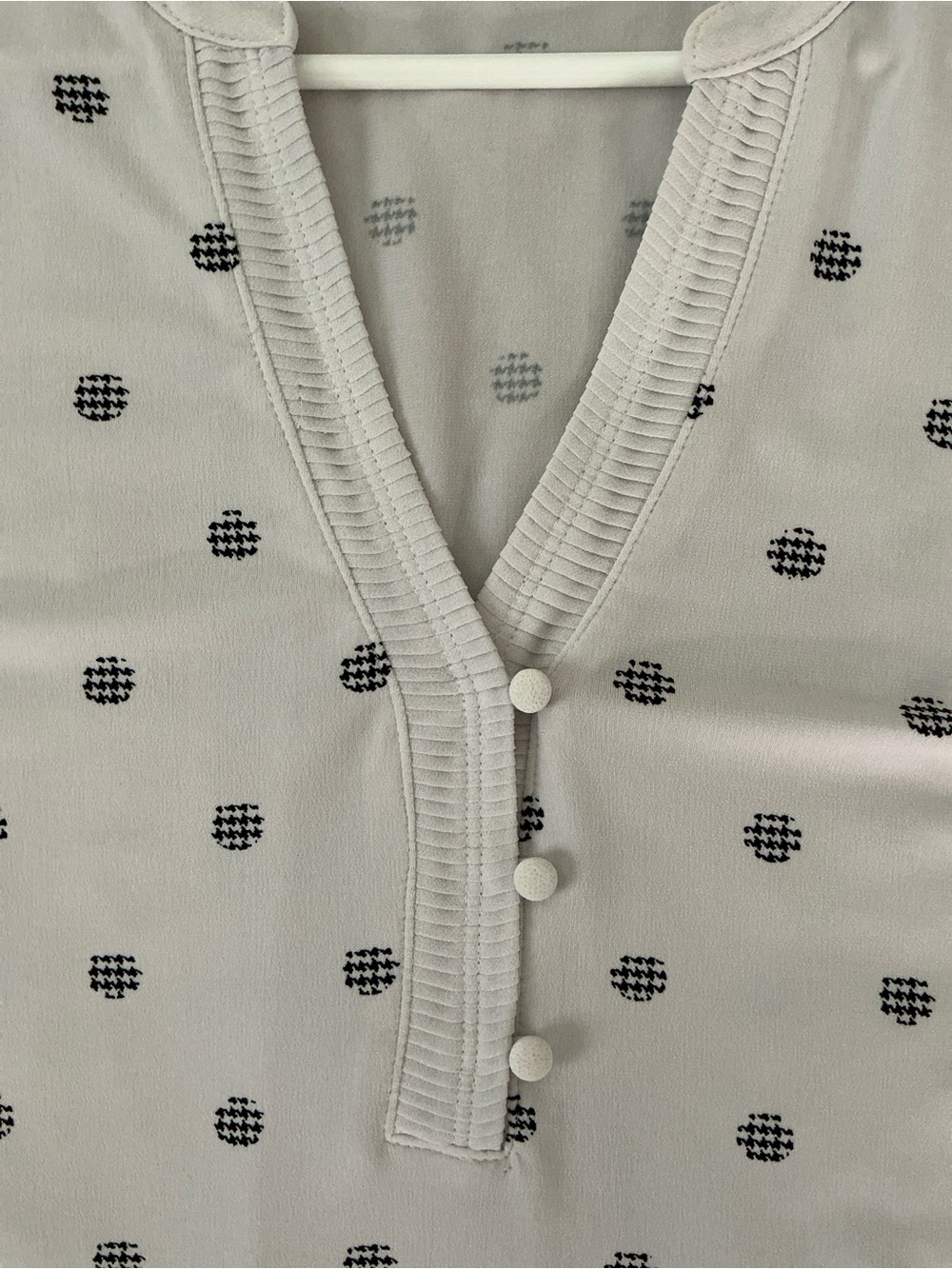 White House Black Market White Sleeveless Dot Houndstooth Shell - Picture 8 of 8